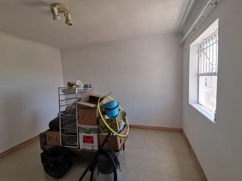 To Let 2 Bedroom Property for Rent in Pinelands Western Cape